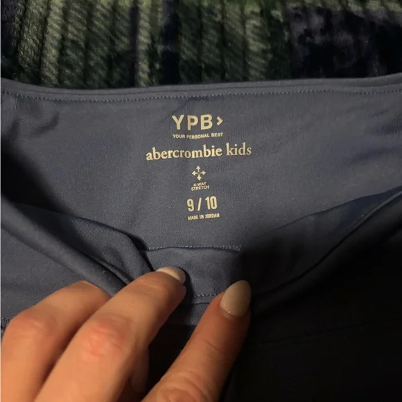 4 PAIRS abercrombie kids YPB blue, black, pink & maroon - Picture 2 of 5